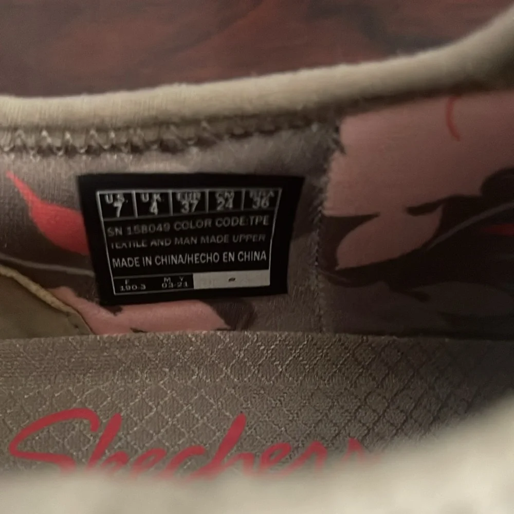 Skechers air cooled memory foam NEW IN BOX - Picture 2 of 5